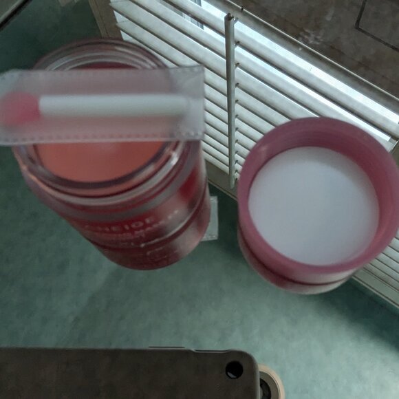 Laneige berry lip sleeping mask - Picture 3 of 3